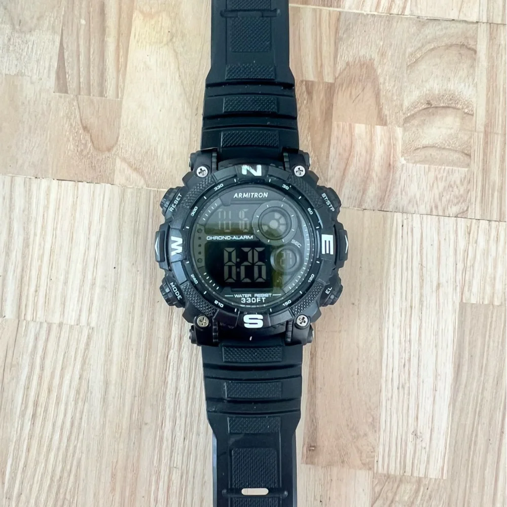 Armitron pro sport chrono alarm digital watch NEW BATTERY